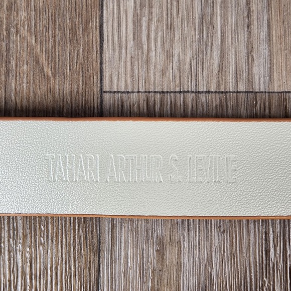 Tahari Arthur S Levine Women's Tan Leather Belt Gold Buckle Size‎ 4 - Picture 2 of 10
